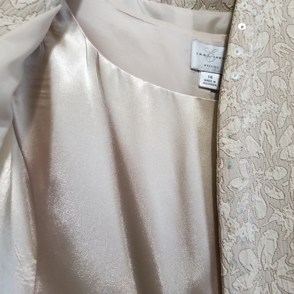 Suit - Picture 4 of 7